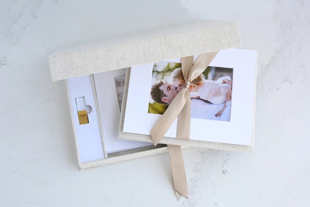 Linen with white interior Tyndell Fabric Flash & Print Box 8x10.