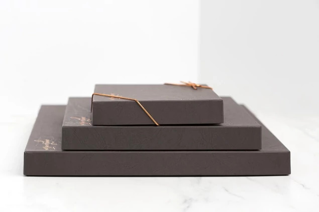 Tyndell 1" Portrait Box - Chocolate