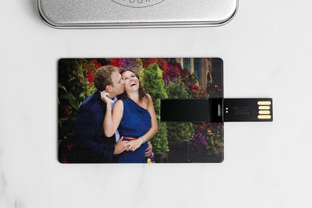 Metallic Black Tyndell Credit Card Flash Drive USB 2GB, 4GB, 8GB